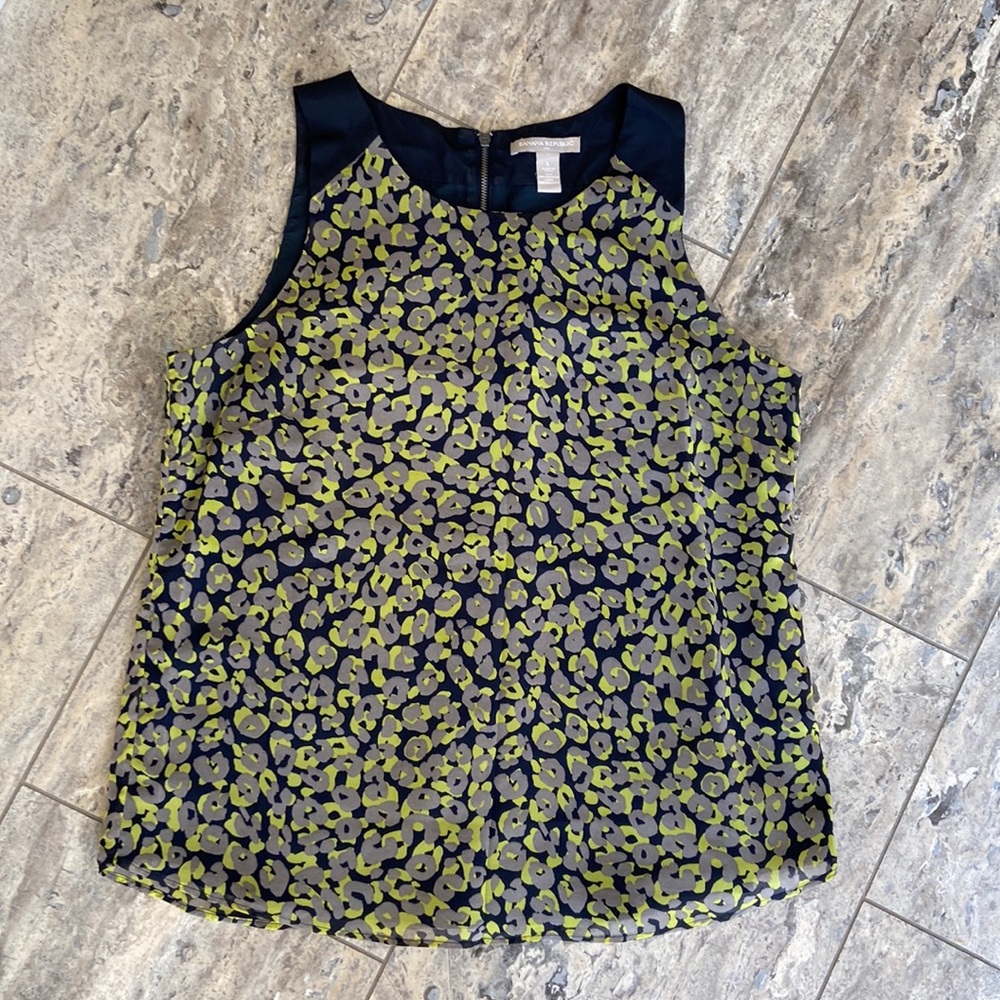 Banana Republic Patterned Sleeveless Blouse in Navy and Lime